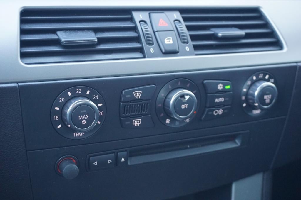 BMW 5 Serie 523i automaat - airco / navi / cruise / leder / pano / stoelver