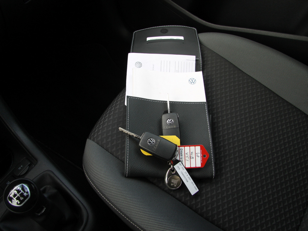 Volkswagen UP! 1.0 active 5drs. clima | apps