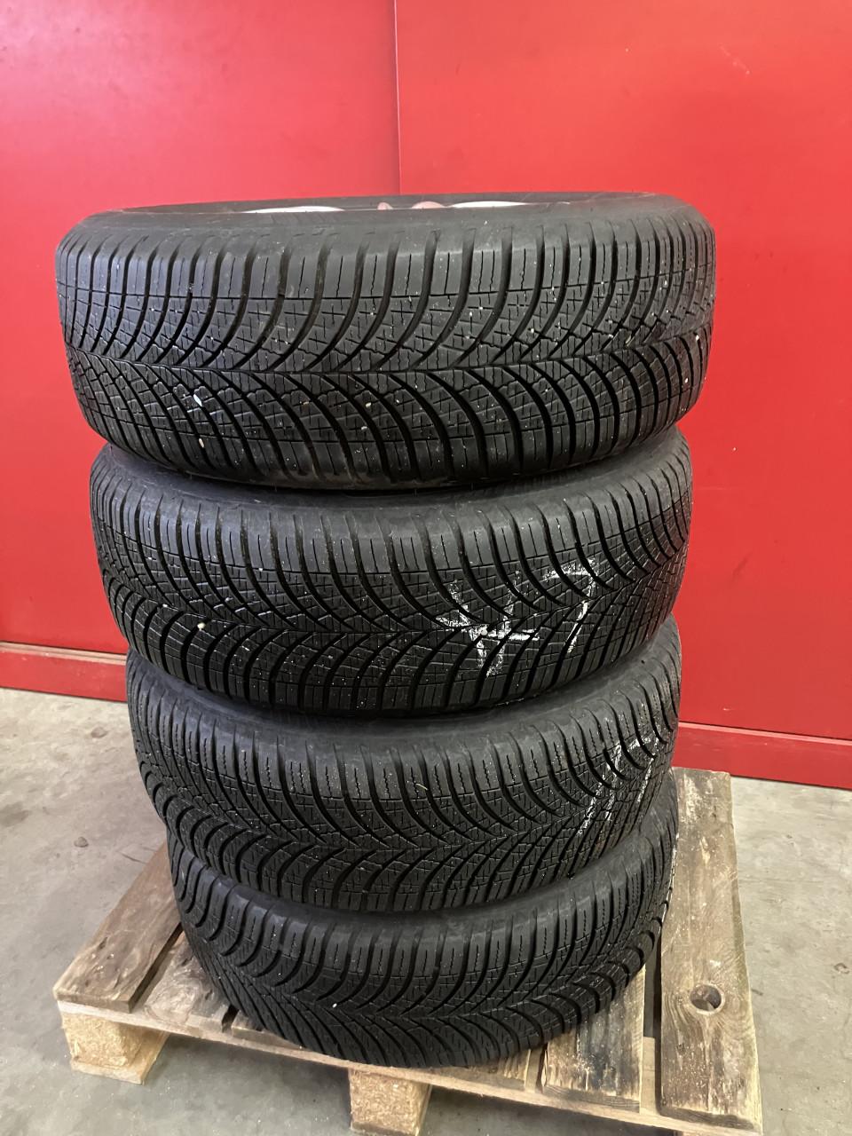 16 inch Mercedes velgenset met 4 seizoenbanden