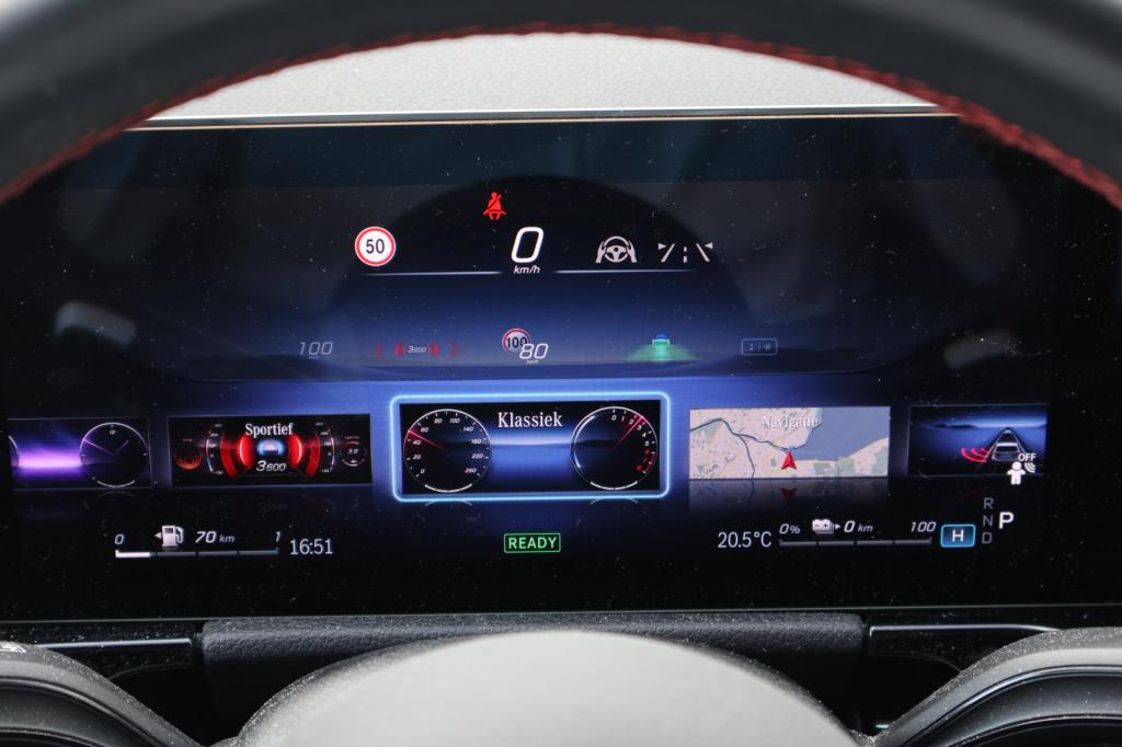 Mercedes-Benz B-Klasse 250 e amg line l panoramadak l 360 camera i head-up 