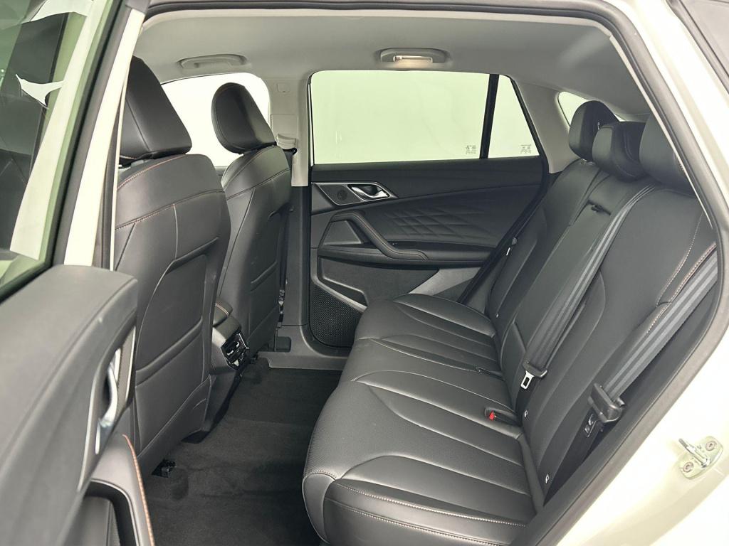 MG Hs mg phev 1.5 luxury madness deal edition