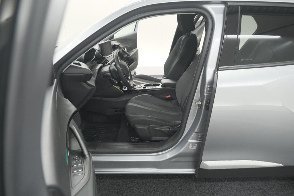 Peugeot E-2008 ev gt 50 kwh | 3 fase laadfunctie | camera | navigatie | par