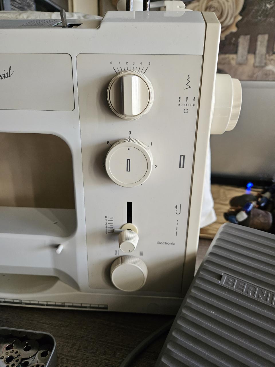 Mooie werkende Bernina 1000 special naaimachine groot pedaal