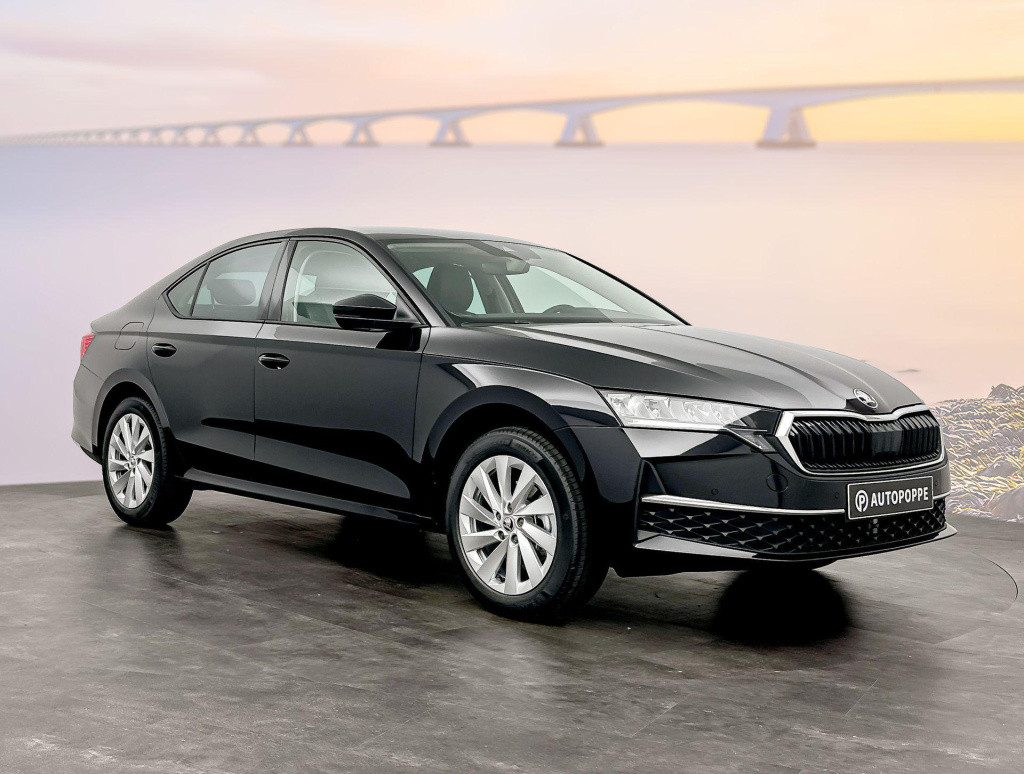 Skoda Octavia first edition 1.5 tsi m-hev 85 kw / 115 pk hatchba