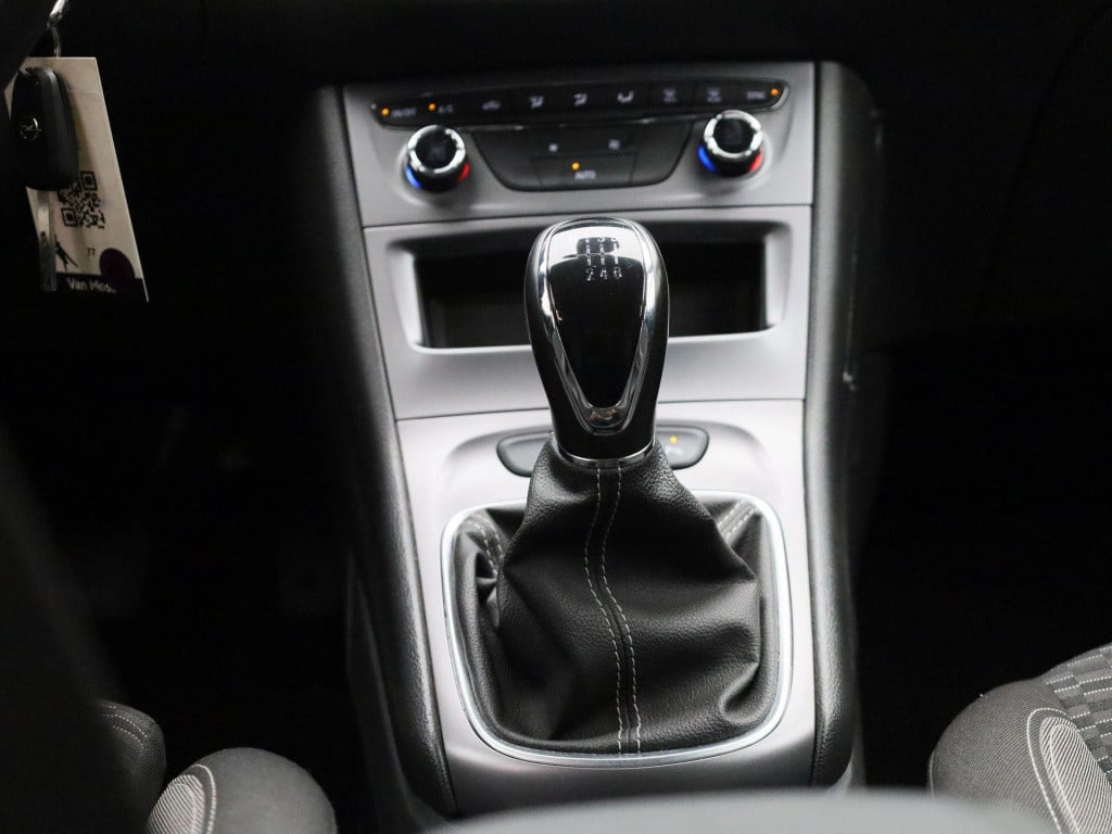 Opel Astra 1.2 business edition | parkeer sensoren | cruise control | dab |