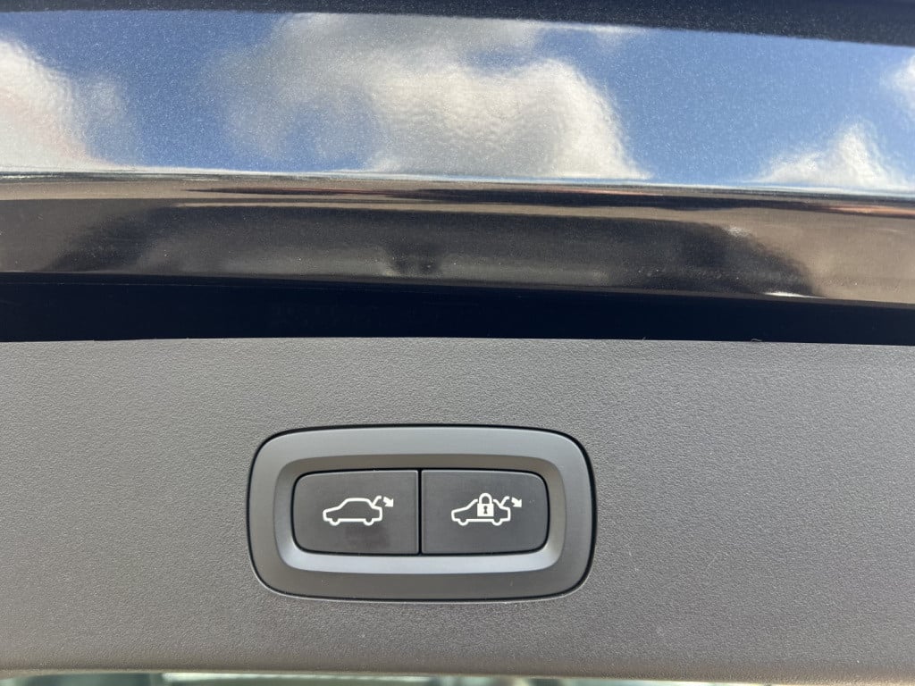 Lynk & Co 01 1.5td 142pk hev , panodak , navigatie , car play