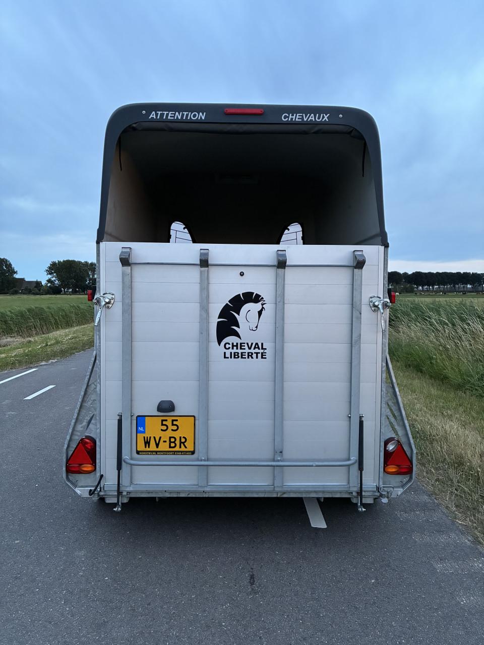 Volledig aluminium Cheval Liberte met zadelkamer en klep/deur