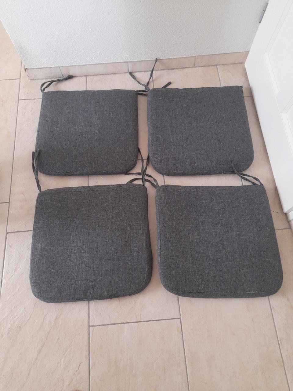 4 x stoelkussen (in goede schone staat)