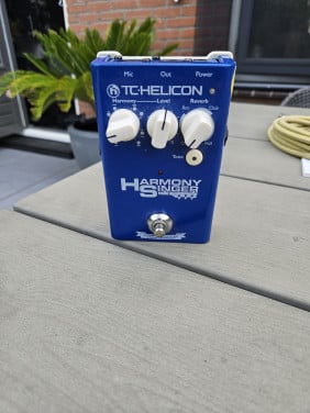 Zgan TC-Helicon Harmony Singer vocal effect...
