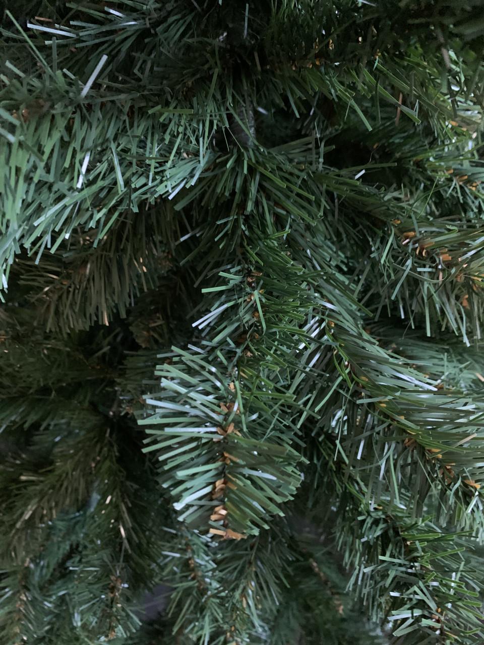 Kerstboom  2.10 m hoog.  Intratuin Triumph tree