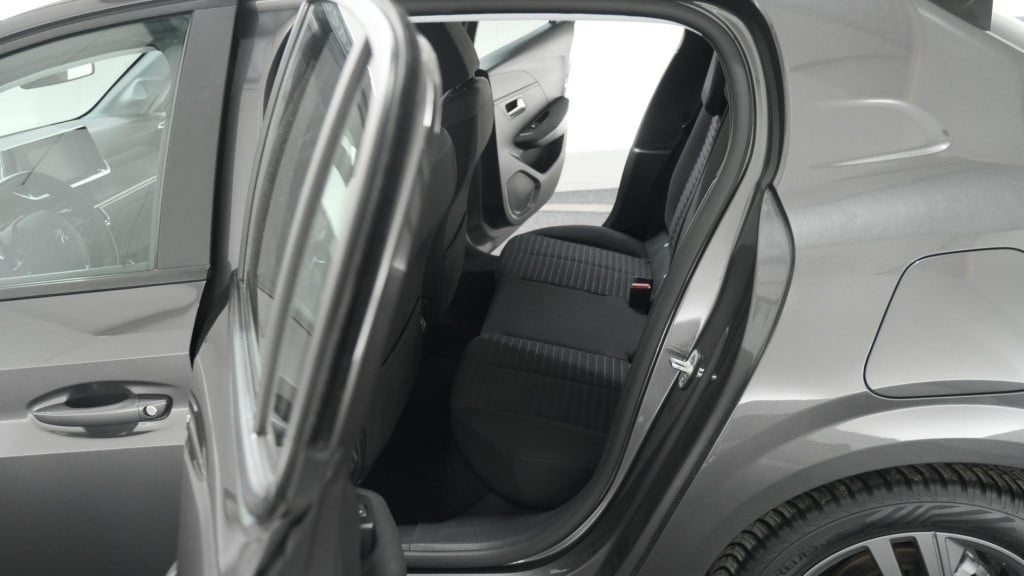 Peugeot 208 puretech 100 eat8 active | parkeersensoren | navigatie | apple 