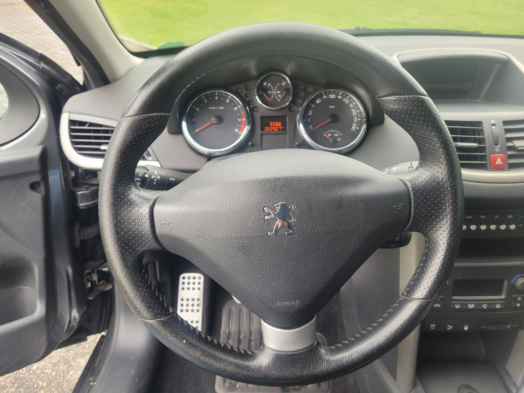 Peugeot 207 1.6-16v t rc