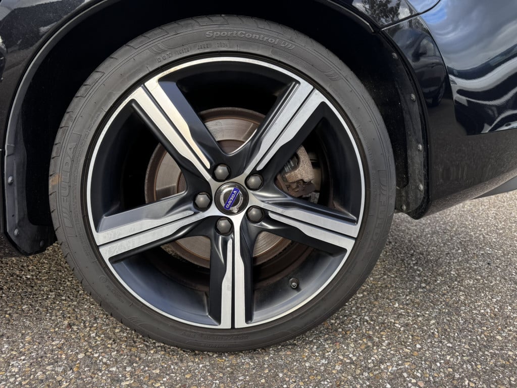 Volvo V60 2.0 t3 r-design | trekhaak | on-call | 18" lmv