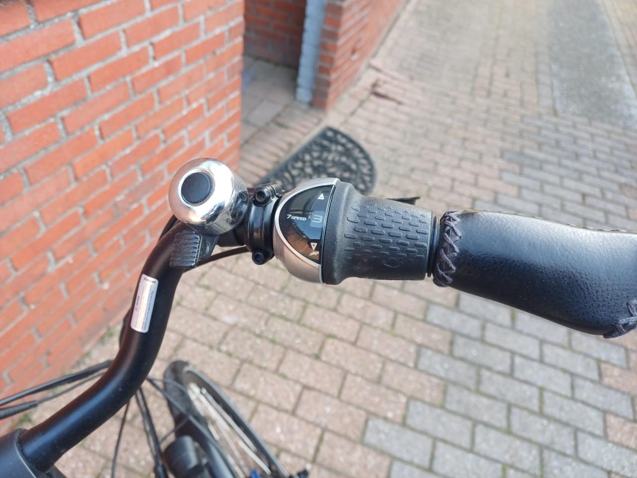 2 elektrische damesfietsen