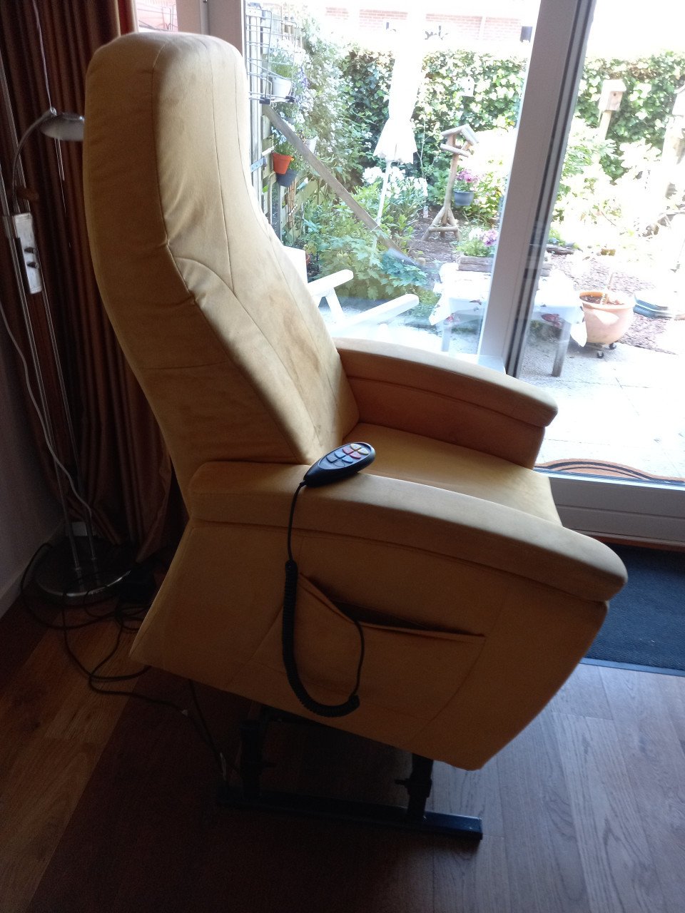 Heerlijke relax fauteuil met sta op functie. Fitform