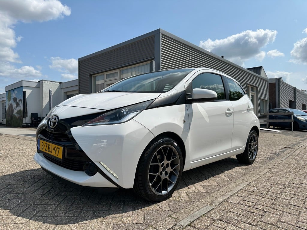 Toyota Aygo 1.0 vvt-i x-play camera lm velgen 2e eigenaar