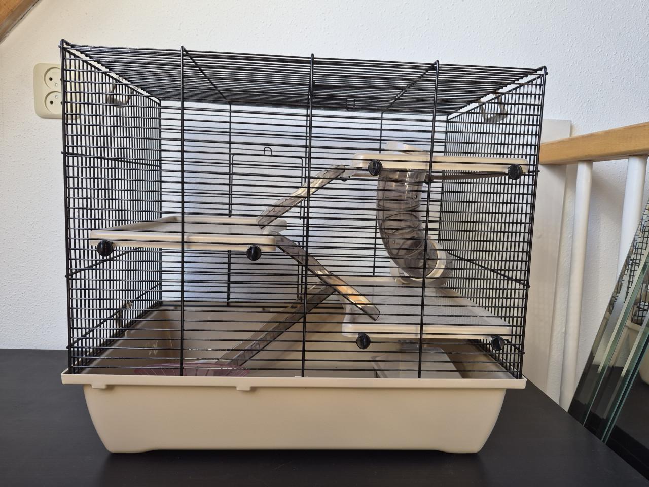 Hamsterkooi met accessoires