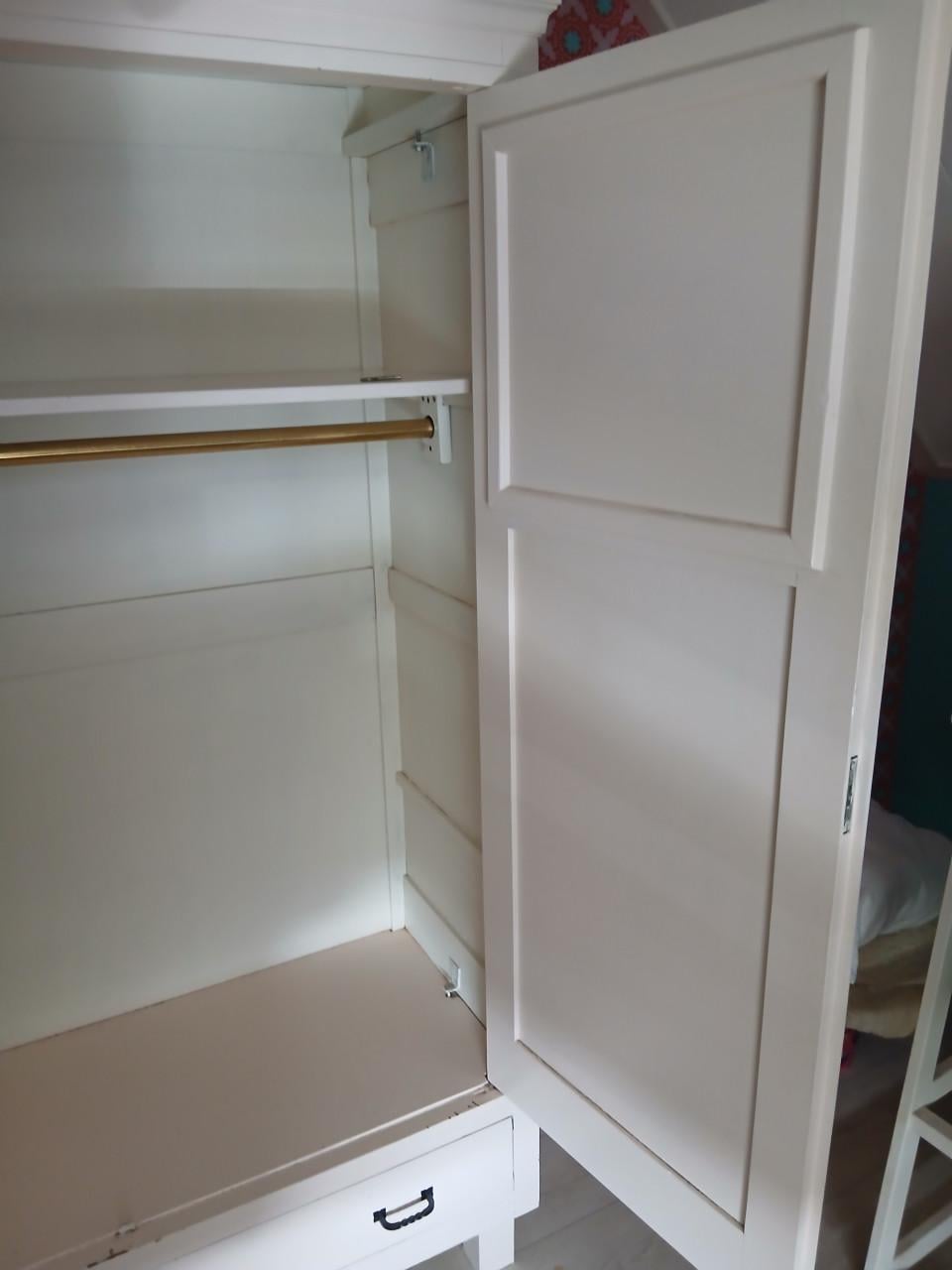 Te koop kledingkast met spiegels