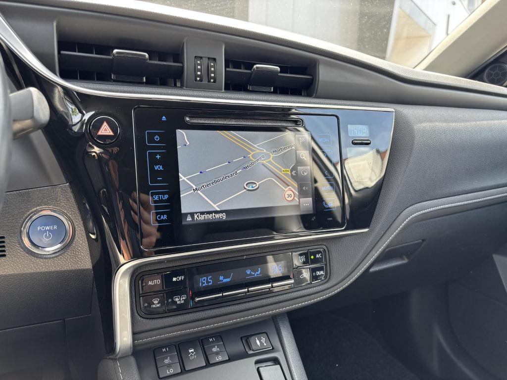 Toyota Auris 1.8 hybrid executive nl-auto!