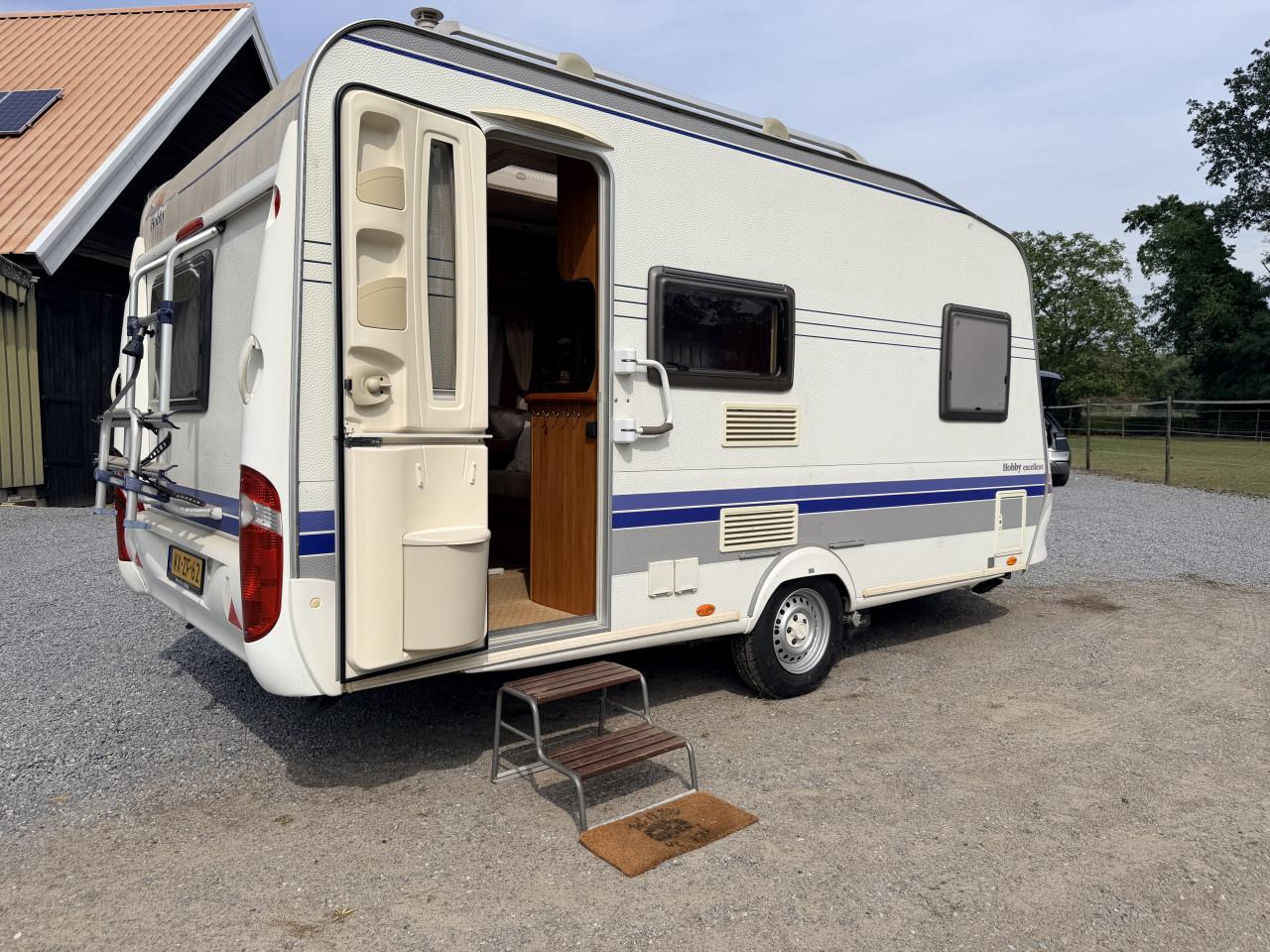Hobby 410 SFE caravan met voortent en mover (zeer compleet!)