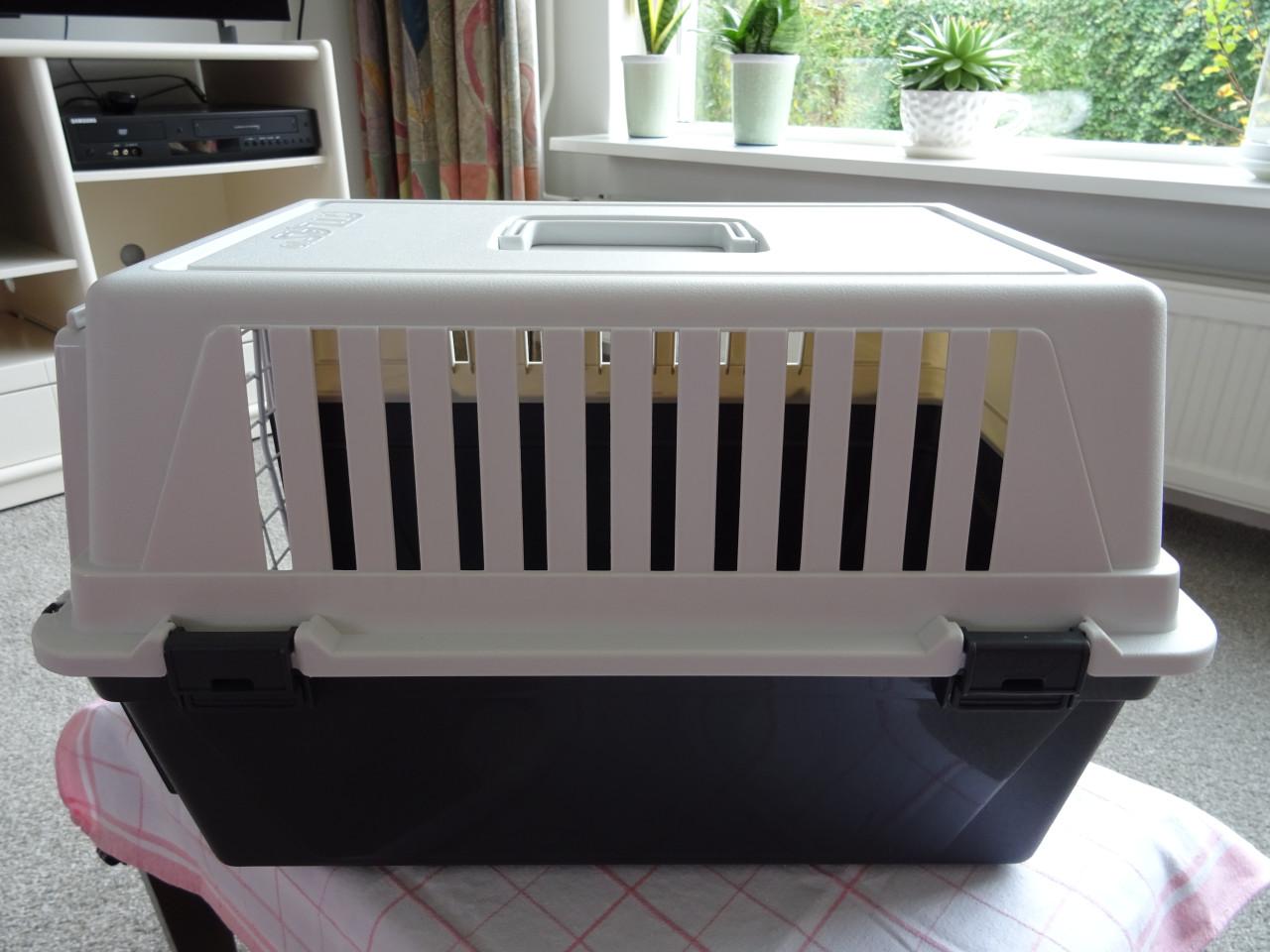 Dieren Bench/ Vervoerskoffer    Merk Ferplast  voor  € 5,00