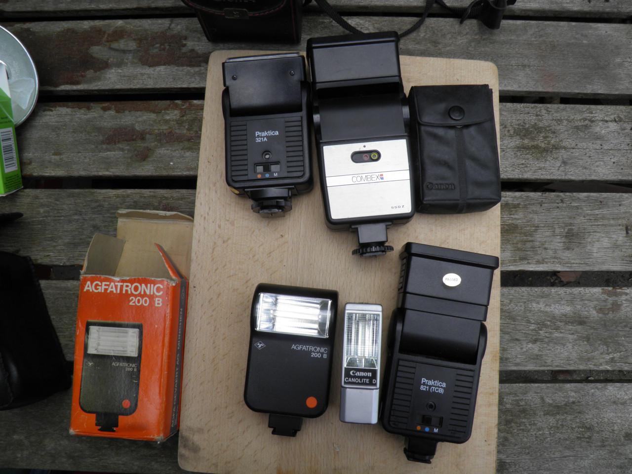 Lot analoge werkende flitsers en antieke flitsers