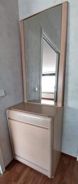 Kast met spiegel