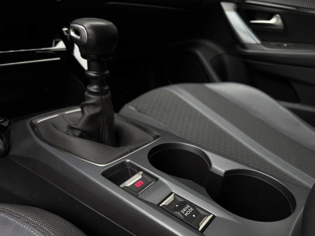 Peugeot 2008 1.2 puretech allure | keyless entry/start | adaptive cruise co