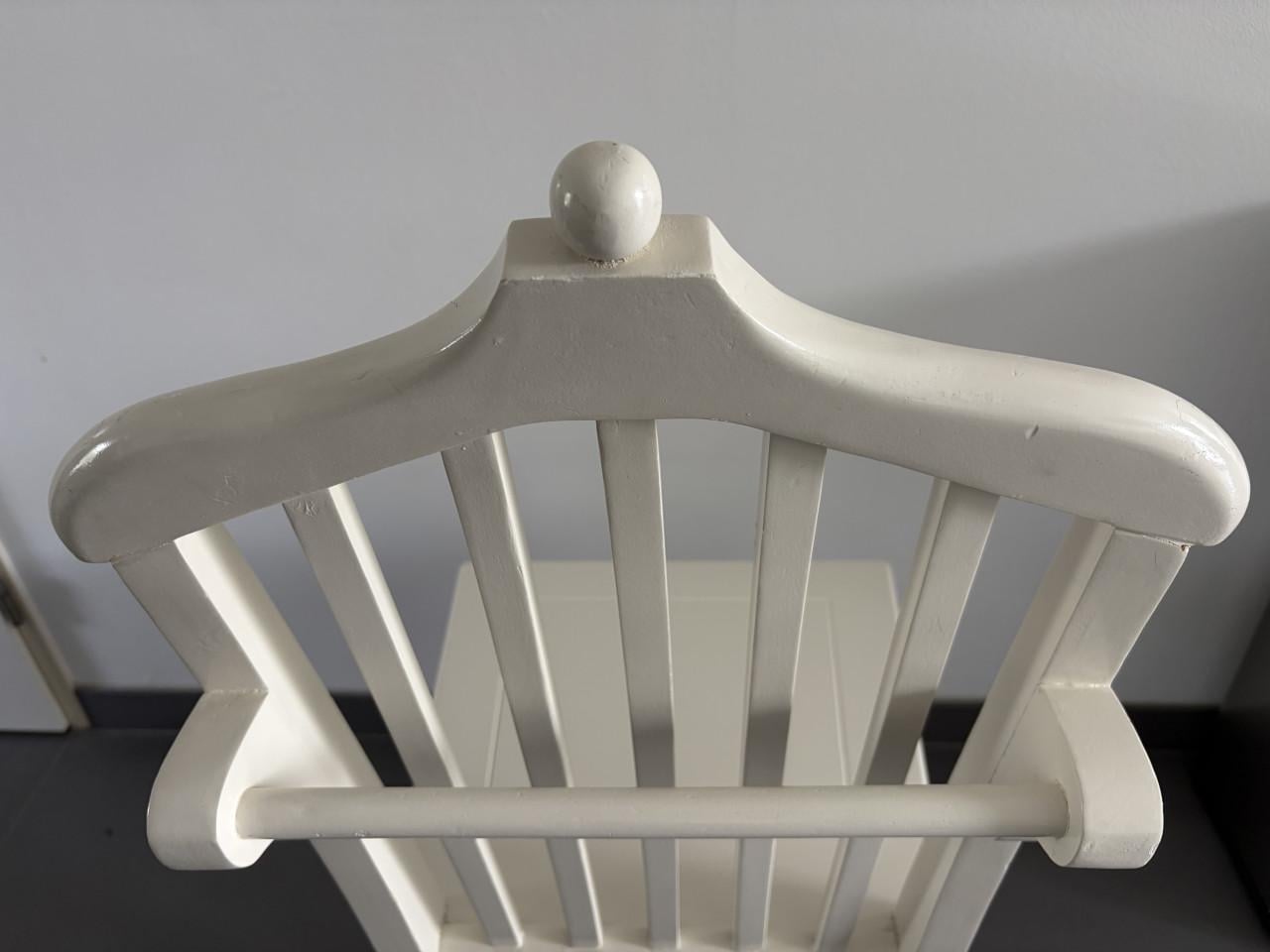 Houten garderobestoel met opberglade