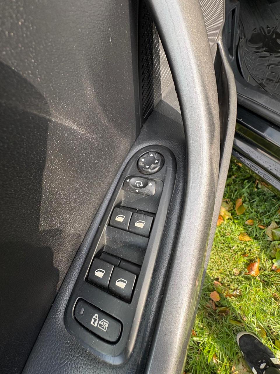 Peugeot 308 1.6THP SW 7 personen wagen Panoramadak