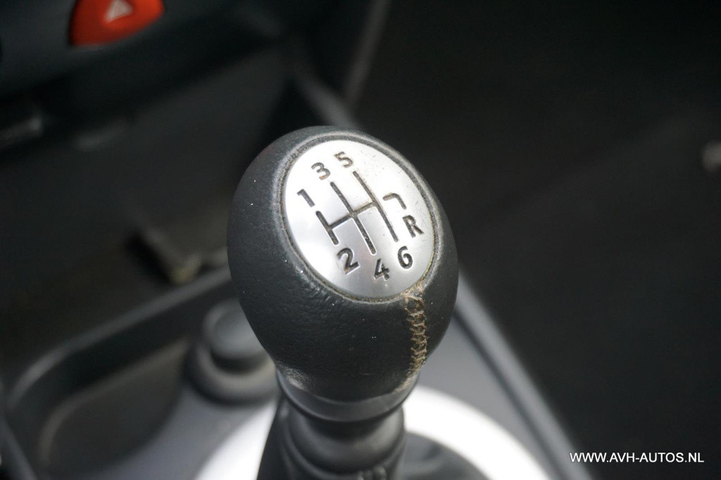 Renault Megane 2.0-16v tech line