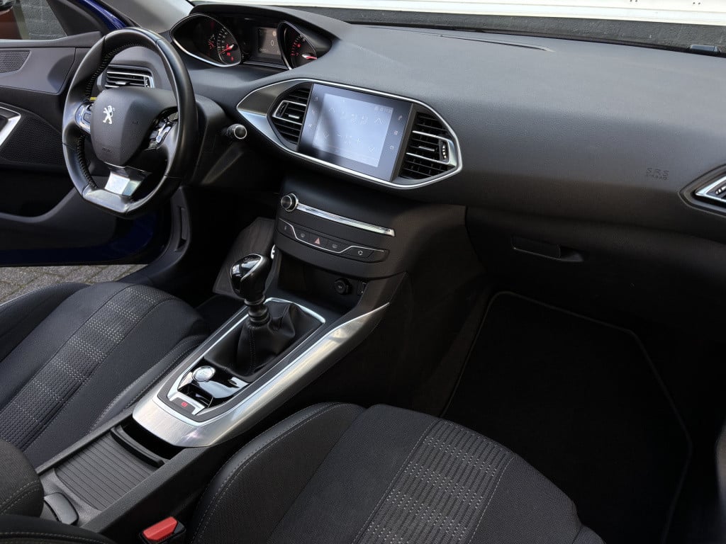 Peugeot 308 sw 1.2 puretech blue lease premium/ panoramadak/ trekhaak