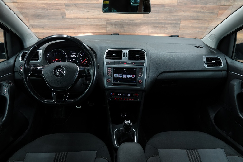 Volkswagen Polo 1.0 trendline | pdc | airco | navi | 17" |