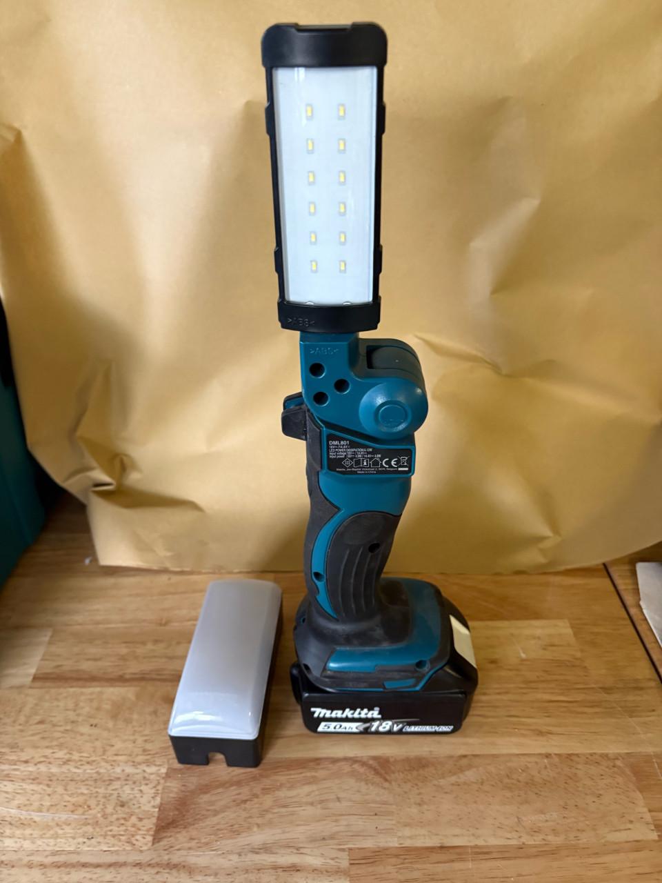 Makita Led lamp met 18 v 5,0Ah accu  (Nieuw)
