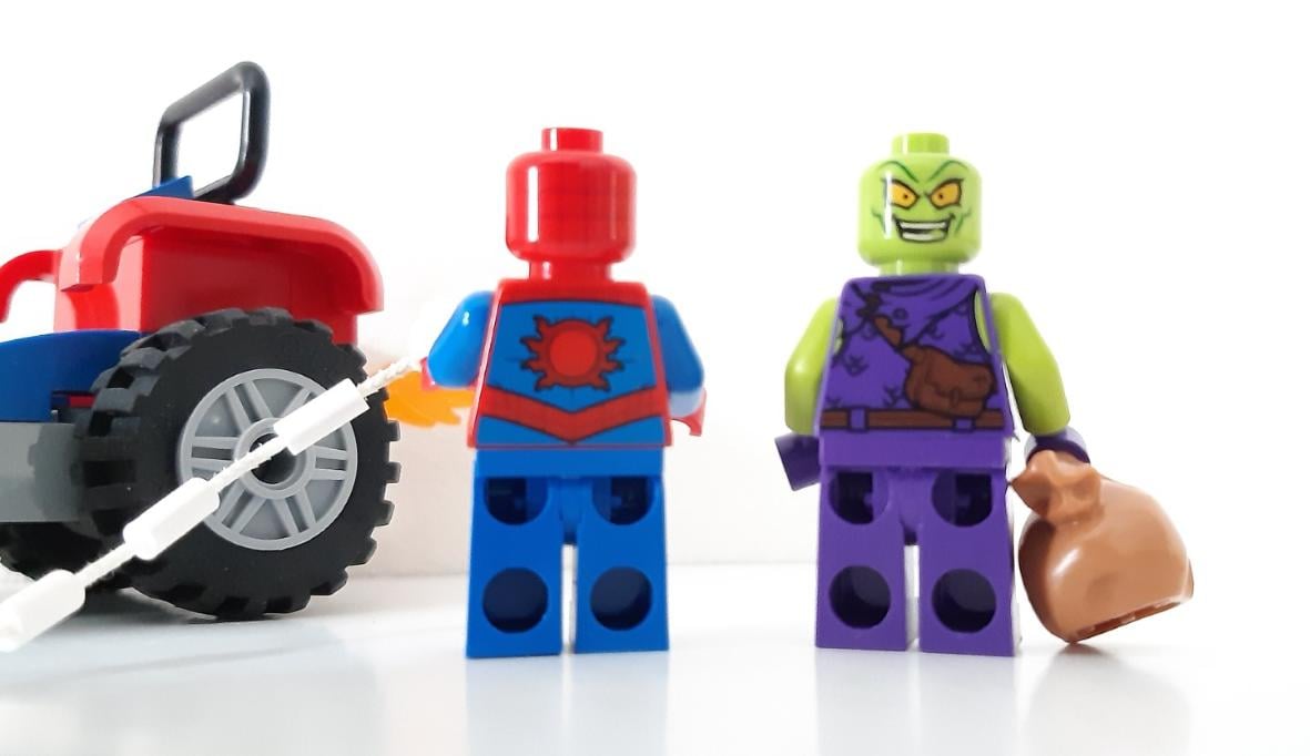 Lego Superhelden 76133:  Spider-Man autoachtervolging met de green goblin
