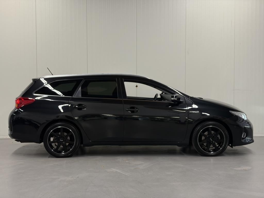 Toyota Auris touring sports 1.8 hybrid lease+