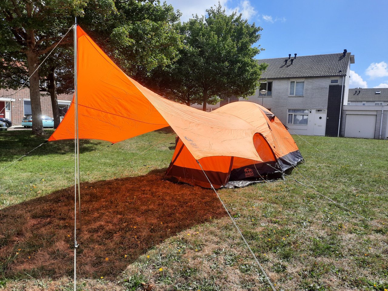 Koepeltent met luifel