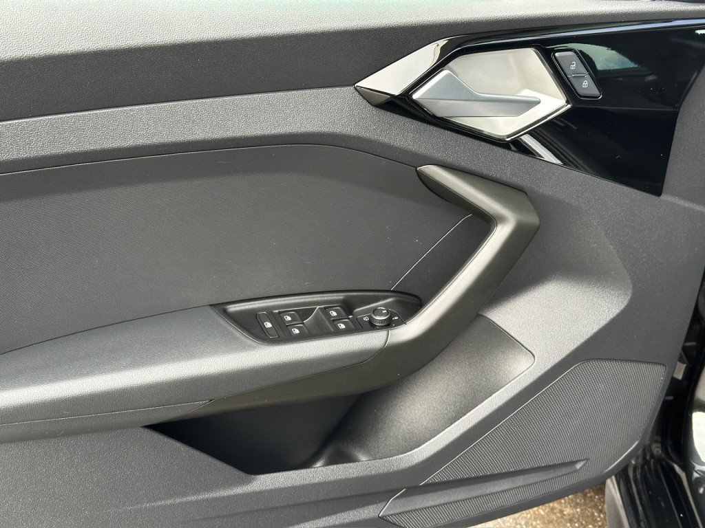Audi A1 allstreet 30 tfsi 110pk s-tronic business edition | led | camera | 