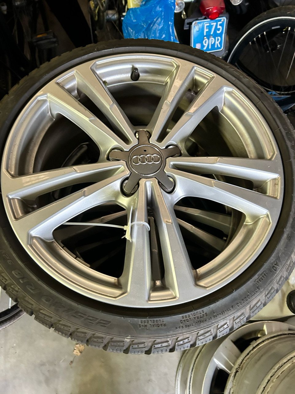 AUDI VELGEN - PIRELLI SOTTOZERO BANDEN
