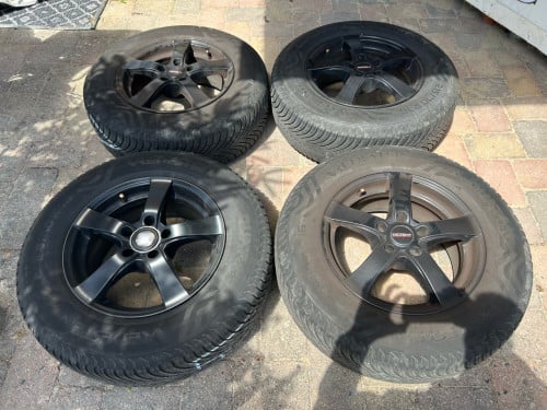 4x All-Seasonbanden met velgen - Vredestein Quatrac 215 / 70 R16