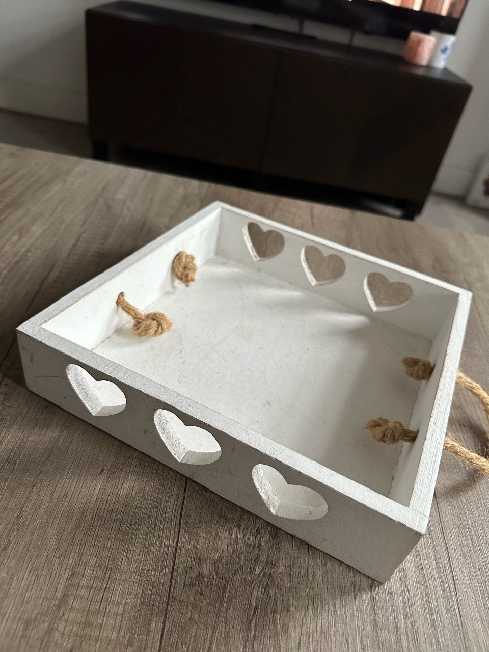 Wit (decoratief) dienblad met hartjes