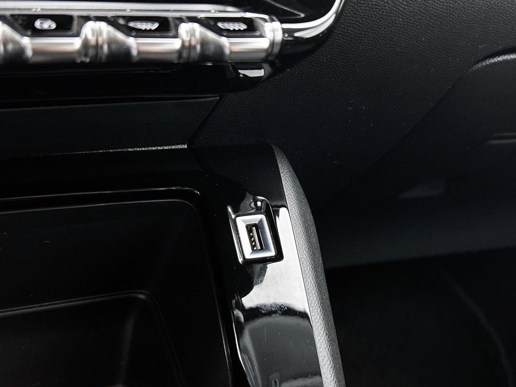 Peugeot 208 1.2 puretech active pack | apple carplay / android auto | cruis