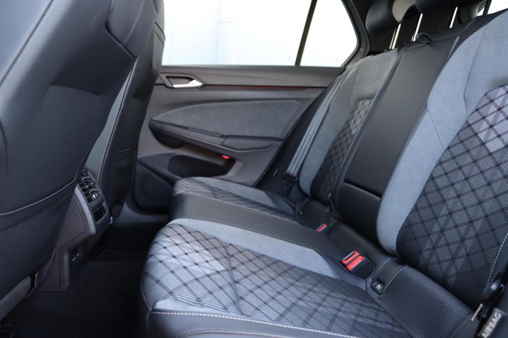 Volkswagen Golf 1.5 etsi r-line business 150pk dsg7