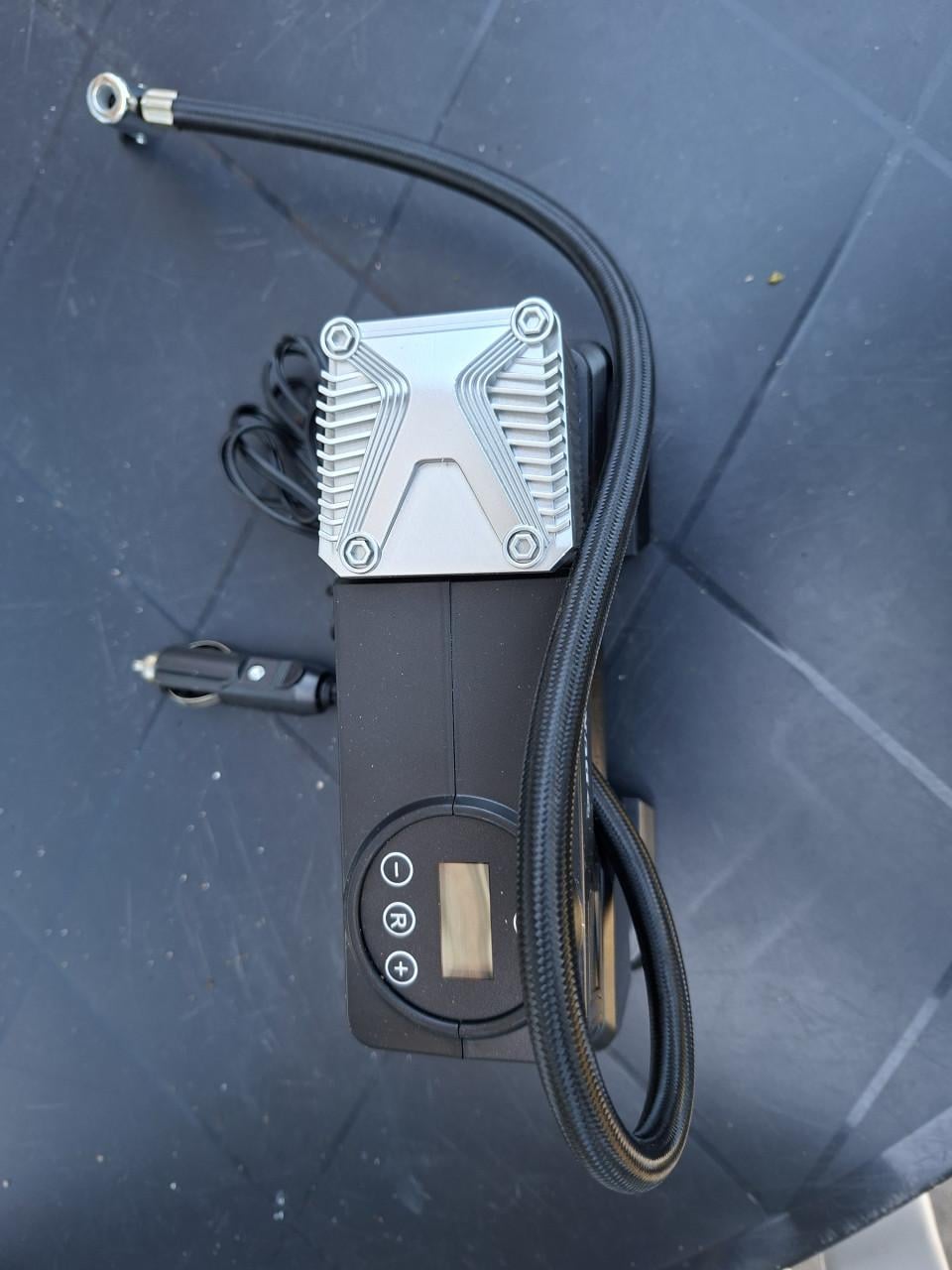 Dunlop Digitale Luchtcompressor ( 12v/150PSI)