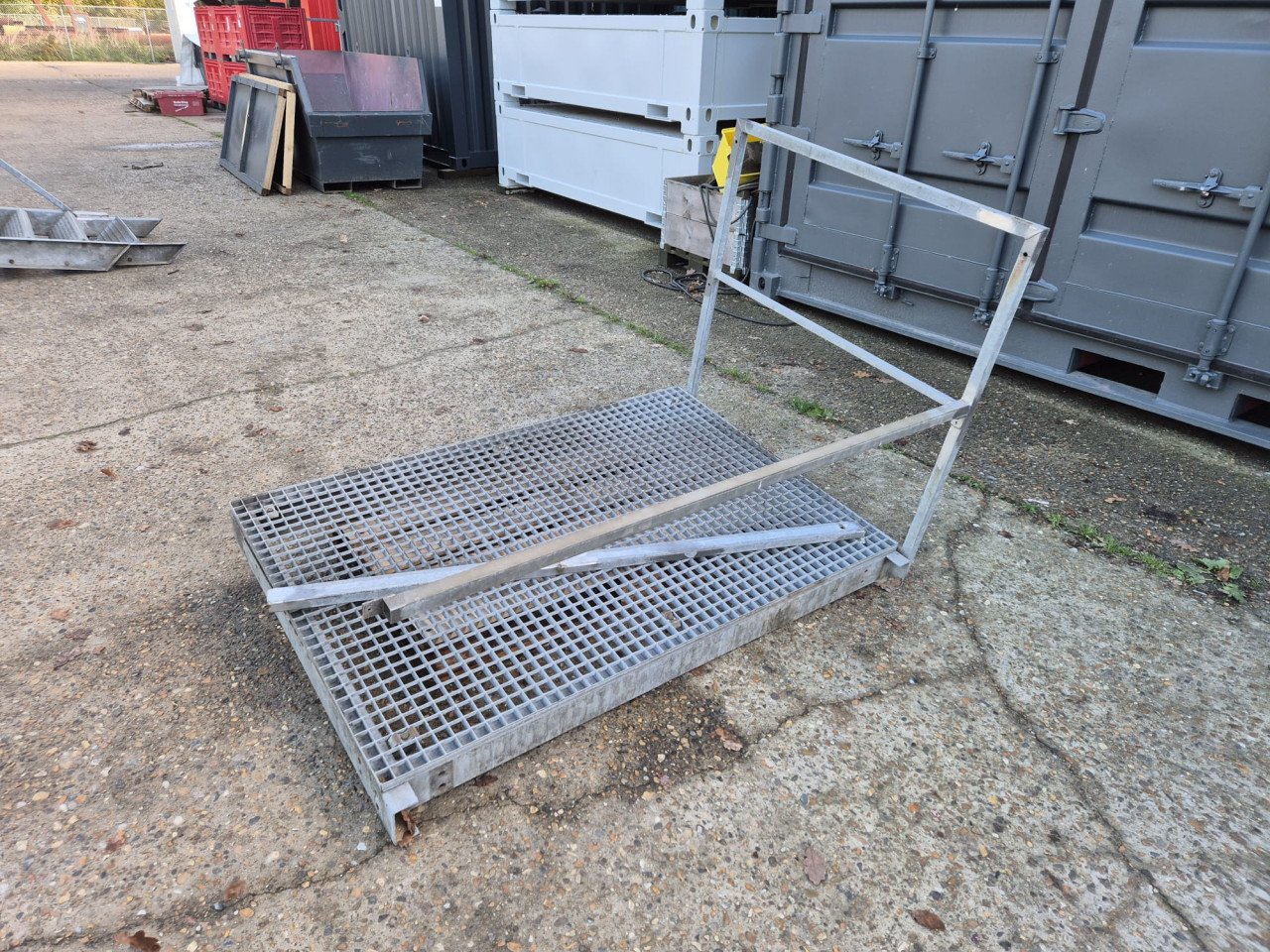 Gegalvaniseerde stalen buitentrap met bordes 280cm