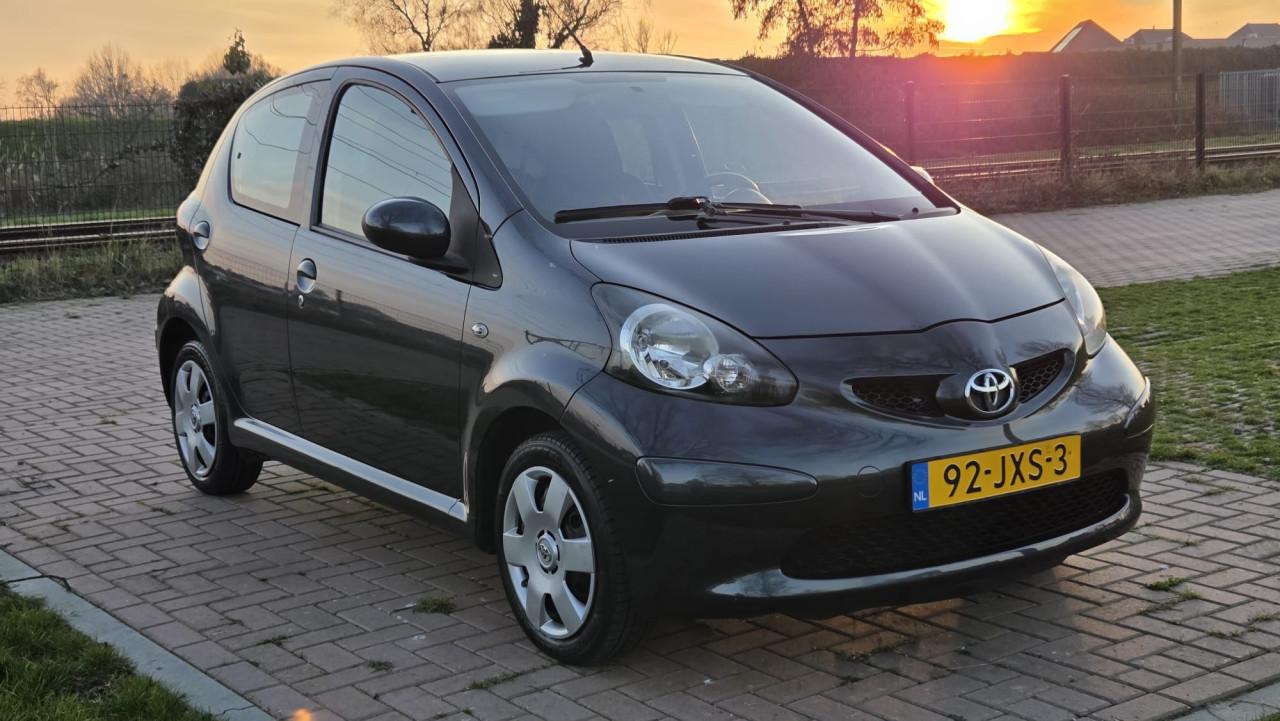 Aygo 5 Deurs | Dealeronderhouden | In zeer nette staat |
