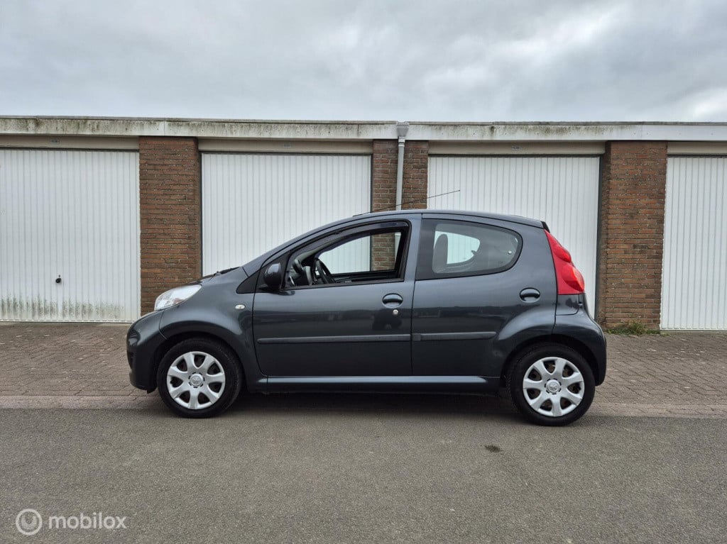 Peugeot 107 1.0 xs automaat / 5- deurs / airco / bluetooth