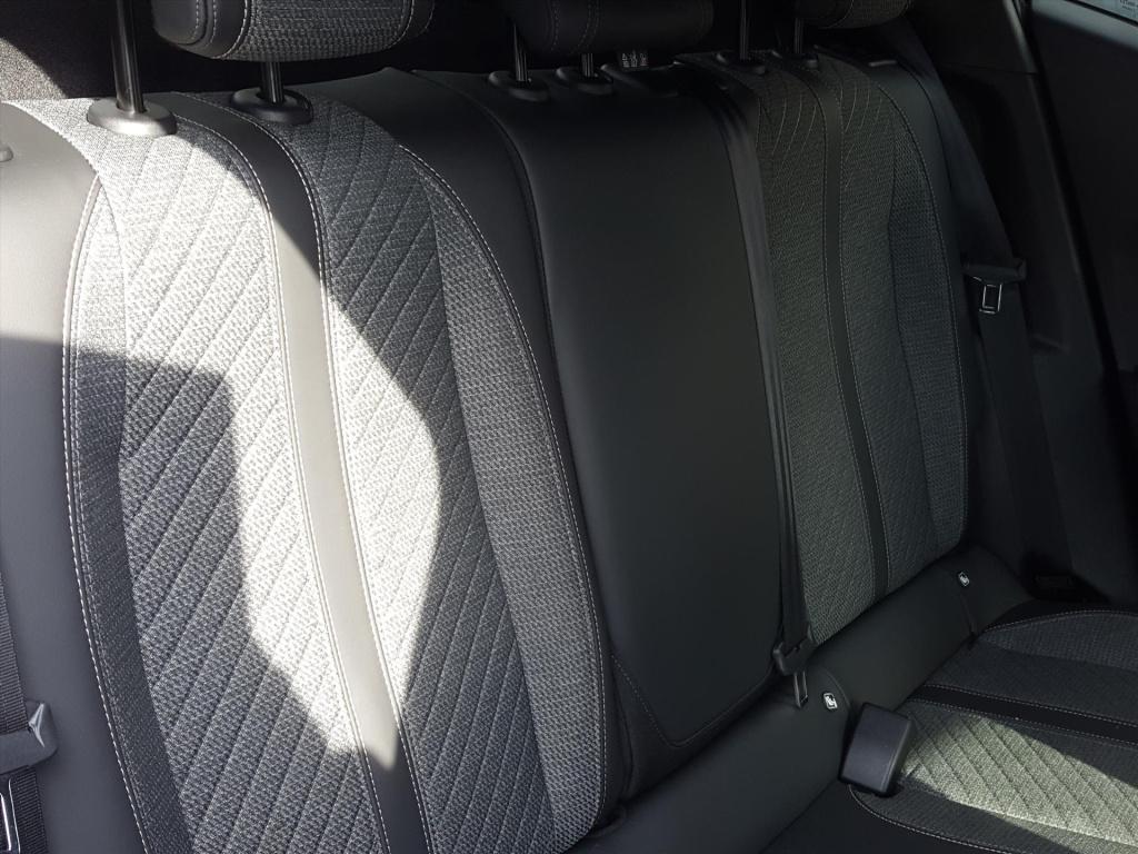 Peugeot 2008 1.2 130pk allure automaat eat8 apple carplay & android auto | 