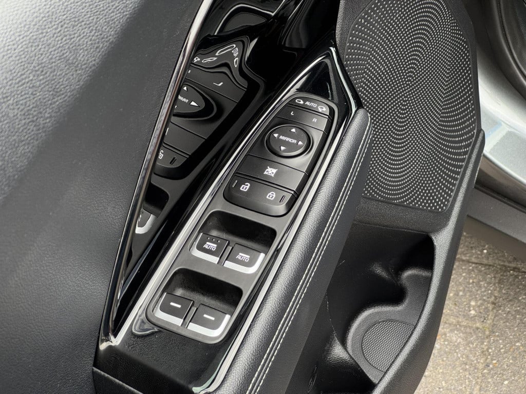 Kia Niro 1.6 gdi hybrid first edition | trekhaak | navigatie | camera | app