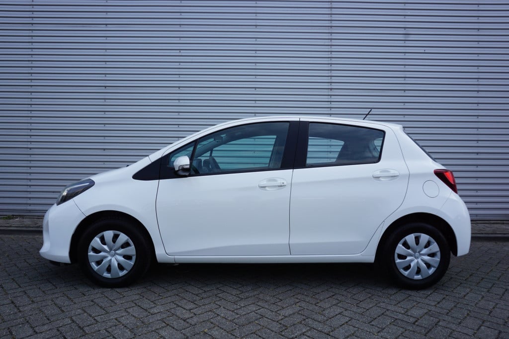 Toyota Yaris 1.3 vvt-i now airco / elektr. ramen / nap